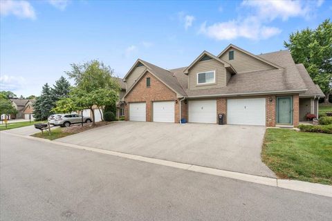 Photo of 18600 Brookfield Lake Dr, Brookfield, WI 53045 (MLS # 1936381)