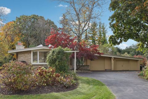 Photo of 5105 W Arrowwood Rd, Mequon, WI 53092 (MLS # 1940878)