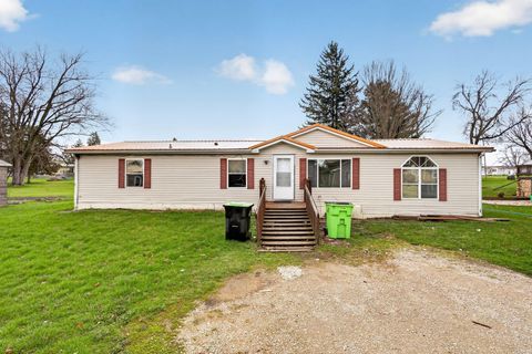 Photo of 408 S Depot St, Fox Lake, WI 53933 (MLS # 1958543)