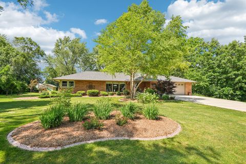 Photo of N59W18100 Spruce Ln, Menomonee Falls, WI 53051 (MLS # 1923745)