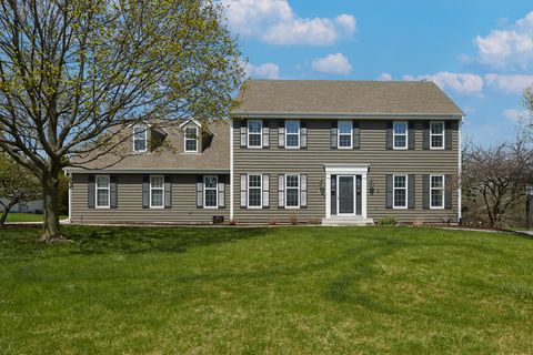Photo of N49W16206 Graysland Dr, Menomonee Falls, WI 53051 (MLS # 1958628)