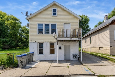 Photo of 1953 S 5th Pl, Milwaukee, WI 53204 (MLS # 1978426)
