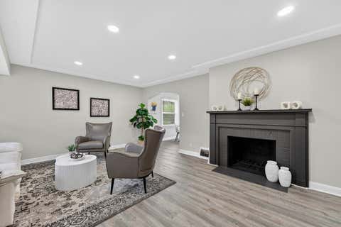 Photo of 305 Leanore Ln, Brookfield, WI 53005 (MLS # 1970505)