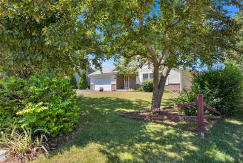 Photo of 8820 W Travis Ln, Franklin, WI 53132 (MLS # 1974032)