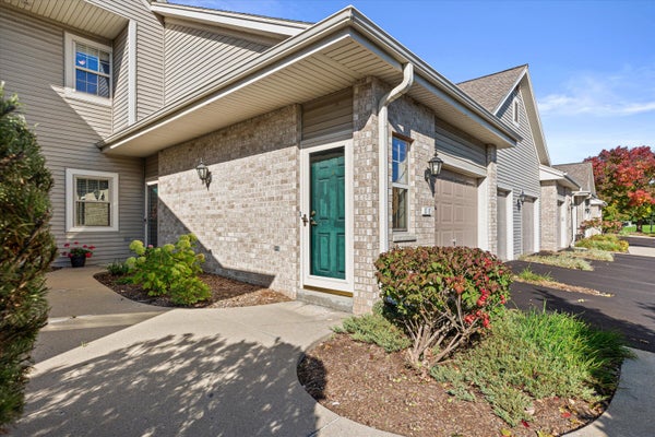 18725 EMERALD CIR, BROOKFIELD, WI 53045 - Image 7d0fd801f0777baccbfd4b2a20eae6c4/4091390832