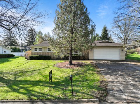Photo of 1718 Hillcrest Dr, Lake Geneva, WI 53147 (MLS # 1957085)