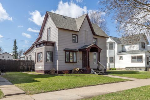 Photo of 1633 Wood St, La Crosse, WI 54603 (MLS # 1957215)
