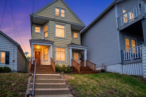 Photo of 922 E Hamilton St, Milwaukee, WI 53219 (MLS # 1957828)