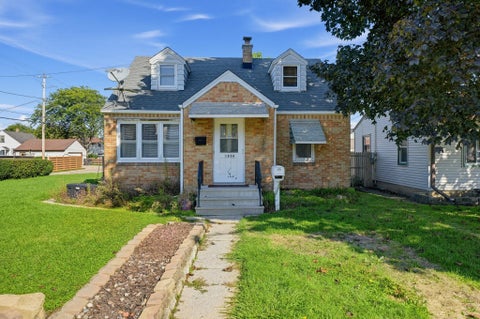Photo of 1636 Manitoba Ave, South Milwaukee, WI 53172 (MLS # 1983964)