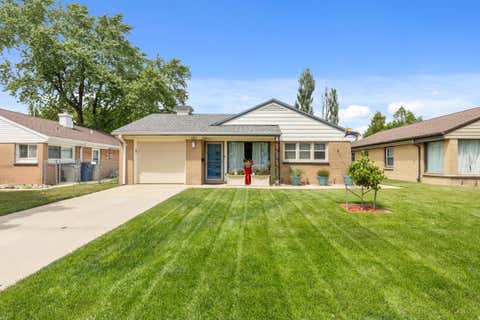 Photo of 5622 W Montana St, Milwaukee, WI 53219 (MLS # 1974015)