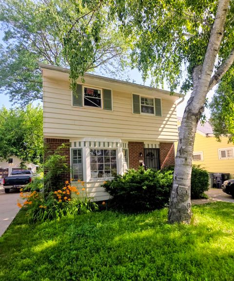 Photo of 1908 W Fairmount Ave, Milwaukee, WI 53209 (MLS # 1972780)