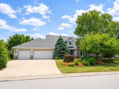 Photo of 3998 S Victoria Cir, New Berlin, WI 53151 (MLS # 1972990)
