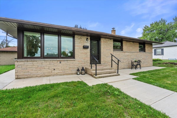 3553 E BOTTSFORD AVE, CUDAHY, WI 53110 - Image 7d6f2c2598629915d0e2bf97f96d2d78/376352249
