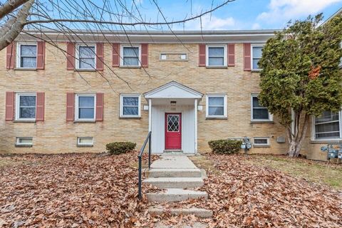 Photo of 1342 E Randolph Ct, Milwaukee, WI 53212 (MLS # 1956134)