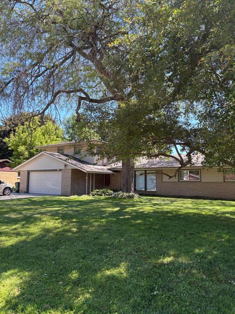 Photo of 6964 N Braeburn Ln, Glendale, WI 53209 (MLS # 1968846)