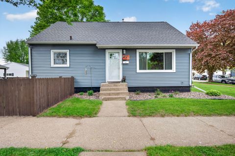 Photo of 1825 Travis St, La Crosse, WI 54601 (MLS # 1960988)