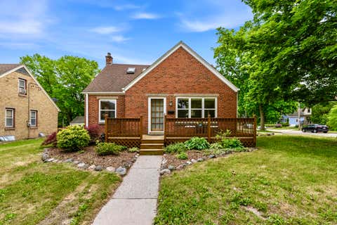 Photo of N46W5881 Spring St, Cedarburg, WI 53012 (MLS # 1964770)