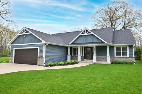 Photo of 5404 S 43rd St, Greenfield, WI 53220 (MLS # 1960105)
