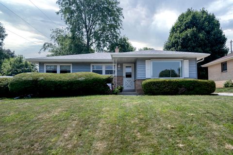 Photo of 1803 Elm Ave, South Milwaukee, WI 53172 (MLS # 1929947)