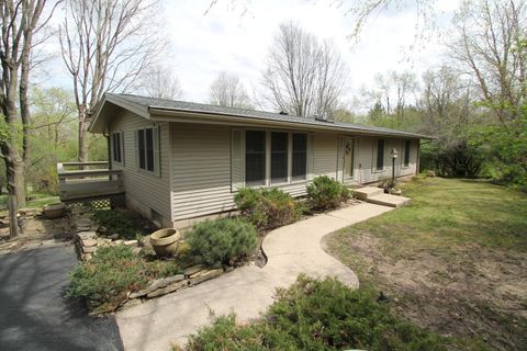 Photo of 308 Highridge Rd, Burlington, WI 53105 (MLS # 1959461)
