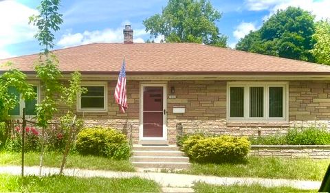 Photo of 7000 W Stevenson St, Milwaukee, WI 53213 (MLS # 1970810)