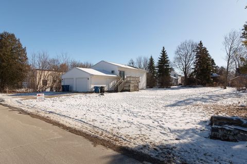 Photo of 677 W Third Ave, Oshkosh, WI 54902 (MLS # 1949171)