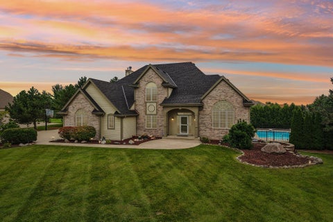 Photo of 7380 S Cambridge Dr, Franklin, WI 53132 (MLS # 1979852)