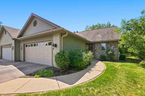 Photo of 303 Parkview Ct, Hartland, WI 53029 (MLS # 1972036)