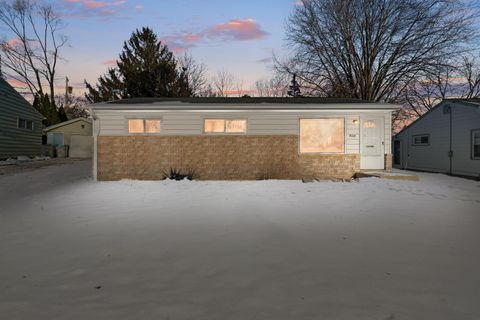 Photo of 7016 W Thurston Ct, Milwaukee, WI 53218 (MLS # 1948794)