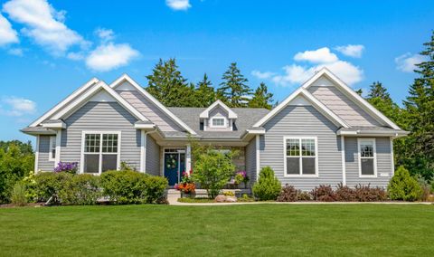 Photo of 10770 N Firefly Ct, Mequon, WI 53097 (MLS # 1928328)