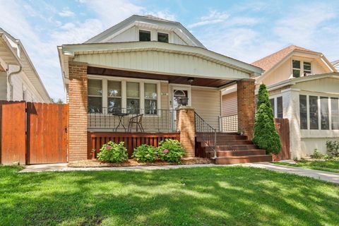 Photo of 3141 S 15th St, Milwaukee, WI 53215 (MLS # 1947887)