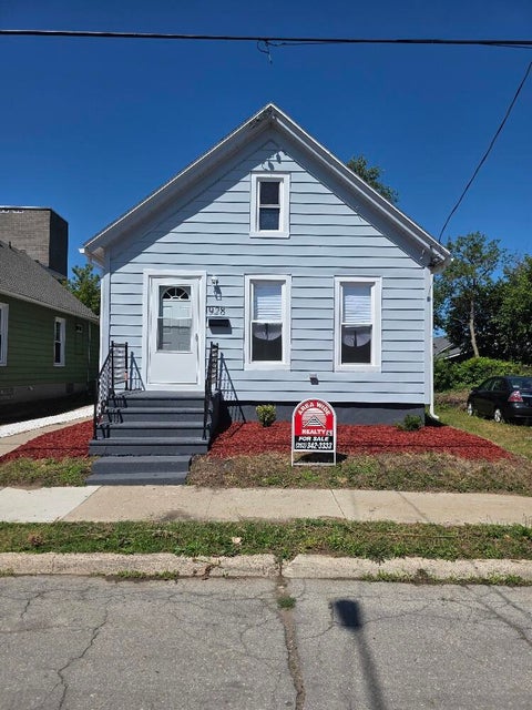 Photo of 928 Wilson St, Racine, WI 53404 (MLS # 1973783)
