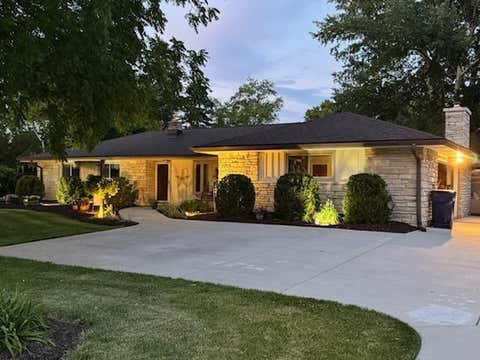 Photo of 730 Maplewood Ln, Cedarburg, WI 53012 (MLS # 1925337)