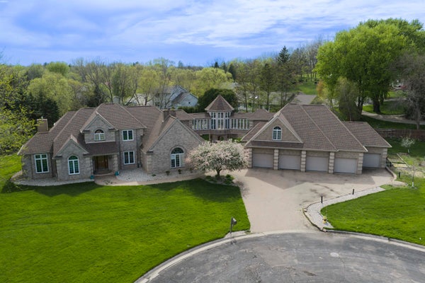 1000 APACHE CT, FORT ATKINSON, WI 53538 - Image 7e1c11eb8f3fe94715ee8111ea49fc76/1580662977