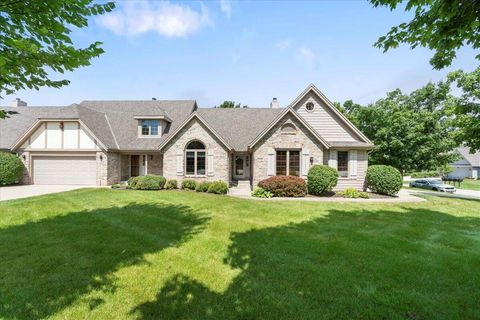 Photo of 640 Machenry Cir, Brookfield, WI 53045 (MLS # 1934939)