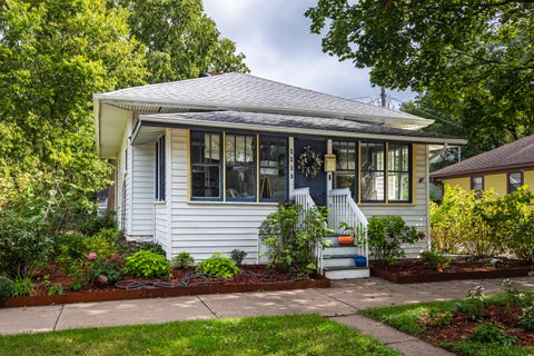 Photo of 1113 13TH St S, La Crosse, WI 54601 (MLS # 1981650)