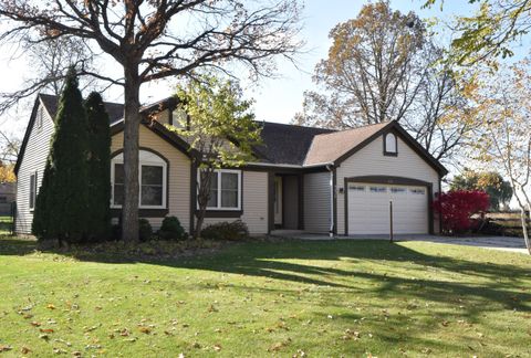 Photo of 351 E Quail Run, Oak Creek, WI 53154 (MLS # 1942740)