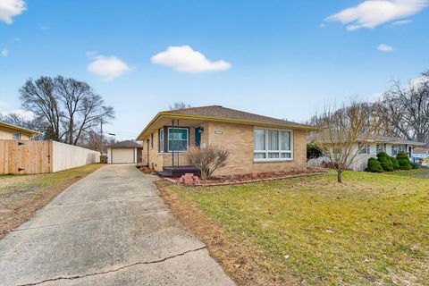 Photo of 807 79th St, Kenosha, WI 53143 (MLS # 1950800)