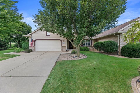Photo of N66W15406 Raven Way Dr, Menomonee Falls, WI 53051 (MLS # 1977016)