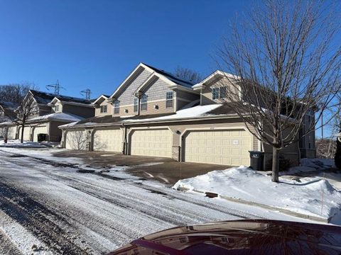 Photo of 2712 Hidden Dr, Saint Francis, WI 53235 (MLS # 1947929)