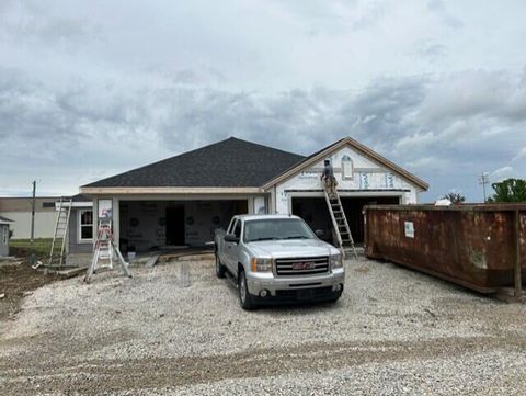 Photo of 504 Hunter Oaks Blvd, Watertown, WI 53094 (MLS # 1946303)