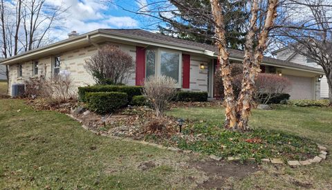 Photo of 7965 S Wynbrook Ct, Oak Creek, WI 53154 (MLS # 1953896)