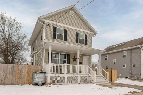 Photo of 1135 White Rock Ave, Waukesha, WI 53186 (MLS # 1950040)