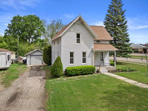 Photo of 220 E Walworth St, Elkhorn, WI 53121 (MLS # 1963206)