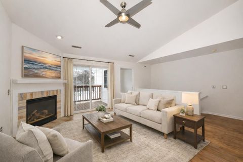 Photo of 4740 S Forest Point Blvd, New Berlin, WI 53151 (MLS # 1949589)