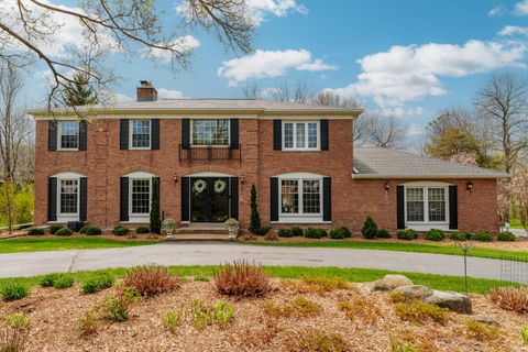 Photo of 18245 Le Chateau Dr, Brookfield, WI 53045 (MLS # 1959384)