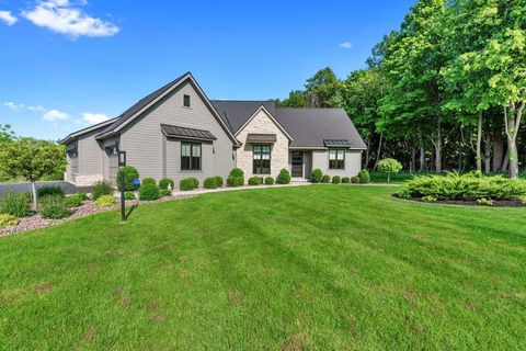 Photo of 13480 N Silver Fox Dr, Mequon, WI 53097 (MLS # 1928662)