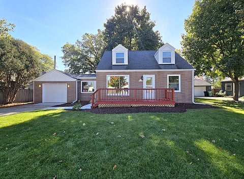 Photo of N85W17007 Lee Pl, Menomonee Falls, WI 53051 (MLS # 1985435)