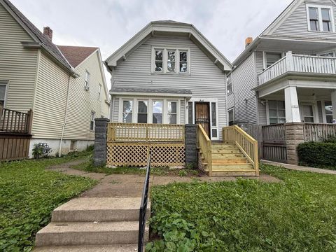 Photo of 2847 N Booth St, Milwaukee, WI 53212 (MLS # 1954893)