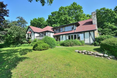 Photo of 3076 Red Fox Cir, Richfield, WI 53017 (MLS # 1959837)